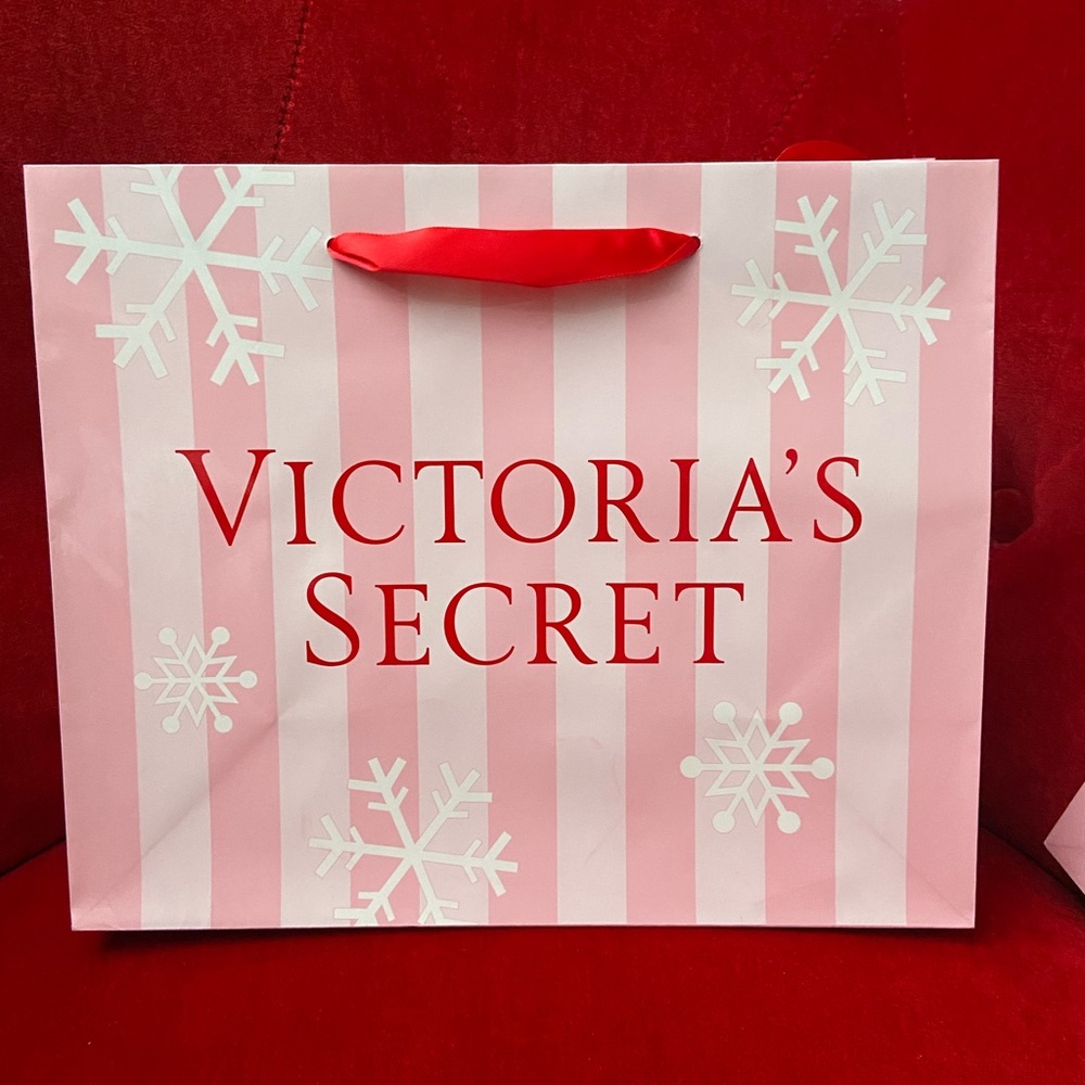 Victoria Secret / Pink Holiday Paper Bag 2023